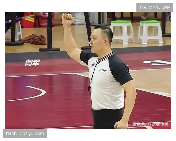 防守犯规的判罚标准及裁判执行规则详解